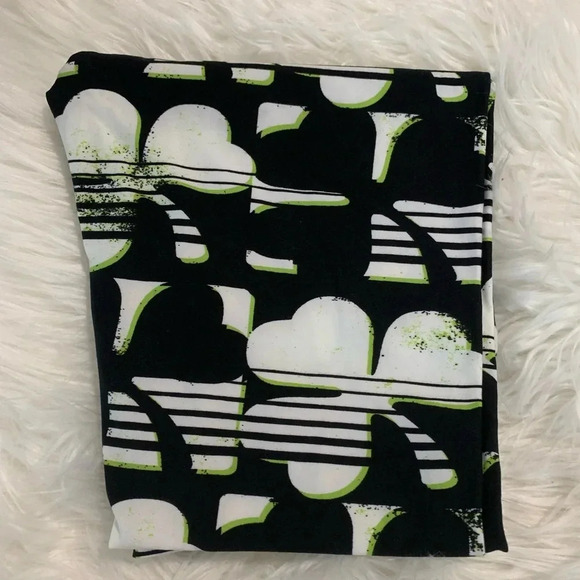 New! Women’s Lularoe Shamrock ☘️ leggings OS - Picture 1 of 1